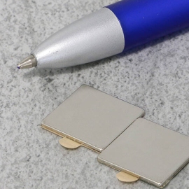 Neodymium blokmagneten rechthoekig, zelfklevend, vernikkeld 15 x 15 mm | 1 mm