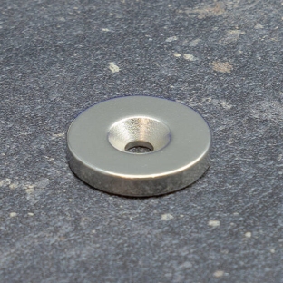 Neodymium magneetrondje met verzonken gat 23 mm