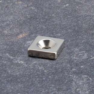 Neodymium magneten vierkant, met verzonken gat 15 x 15 mm