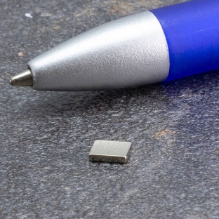 Neodymium blokmagneten rechthoekig, vernikkeld 5 x 4 mm | 1 mm