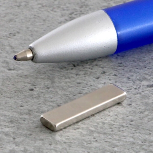 Neodymium blokmagneten rechthoekig, vernikkeld 20 x 5 mm | 2 mm