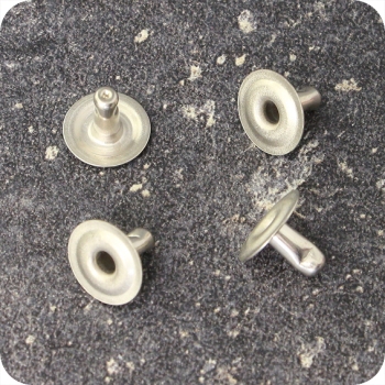 Dubbele holnieten, onderste deel (stift), open, type A, 9,5 mm kopdiameter 