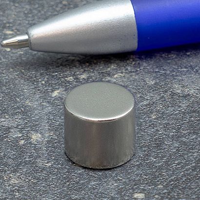 Neodymium magneetrondjes 12 mm x 10 mm | N45, axiaal (parallel aan de hoogte)