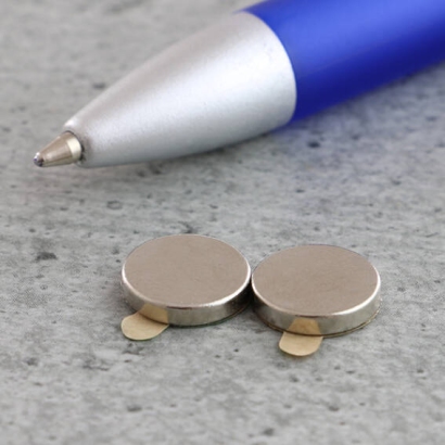 Neodymium magneetrondjes, zelfklevend, 10 mm x 2 mm, N35 